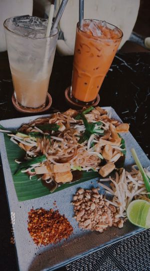 Ginger soda (100 THB), Iced Thai tea w/ coconut milk (95 THB), Pad Thai (160 THB)  at Goodsouls Kitchen in Bangkok