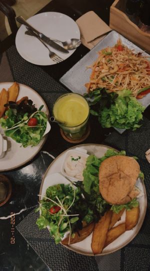 Som tam (145 THB), Green juice (135 THB), Mushroom cheese burger (295 THB)  at Goodsouls Kitchen in Bangkok