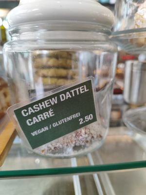Cashew Date Squares at Hasard in Biel
