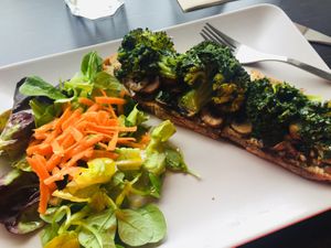 Bruschetta broccoli mushrooms at Lemon Perk in Bayeux