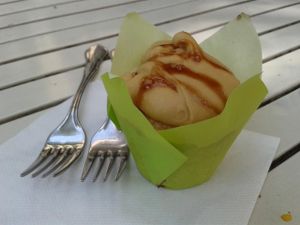Salted caramel cupcake (vegan) at Rootz in Berlin