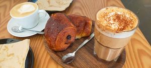 Pains chocolat, cappuccino et chai latte at Lucifer Lives in Brussels