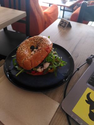 Bagel feta roquette tomate et poivron grillé at Lucifer Lives in Brussels