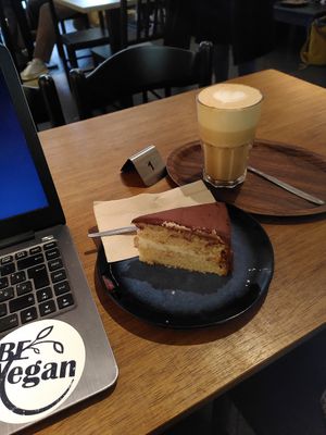 Gâteau Boston + chai latte at Lucifer Lives in Brussels