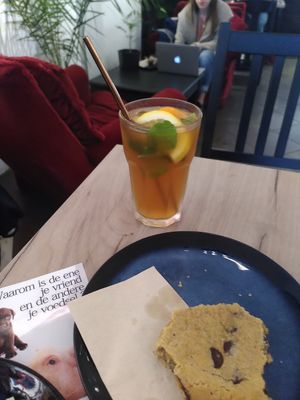 Limonade maison et cookie pépites chocolat at Lucifer Lives in Brussels