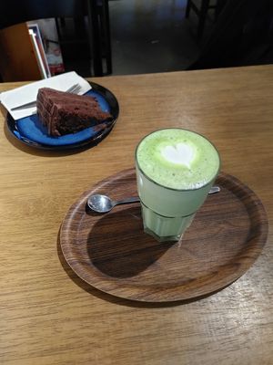 Marche latte et gâteau chocolate layers at Lucifer Lives in Brussels