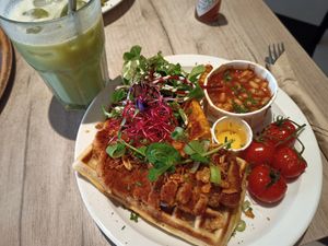 Chicken waffle brunch - available on weekend at Lucifer Lives in Brussels