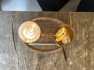 Chai latte with oatmilk & home made ice tea #Veganuary at Lucifer Lives in Brussels