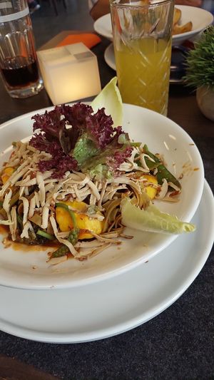 Bohnennudeln mit Gemüse und Räuchertofu. Sehr lecker. at Heimat in Eisenach