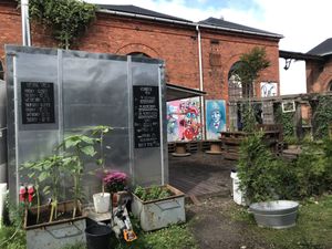 cozy outside atmosphere at VeganDóttir in Aalborg