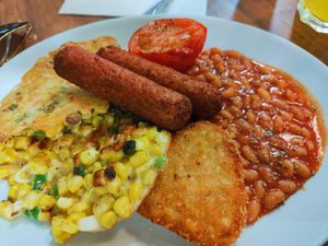 Vegan breakfast with sweetcorn fritters at The Greenwood Tree in Lyndhurst