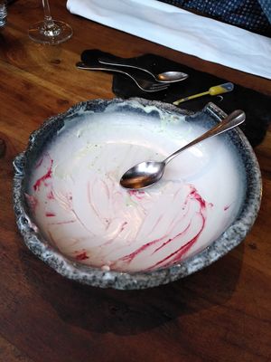 Aardbeien romanoff zo lekker kon niet wachten. at Bree33 in Leiden