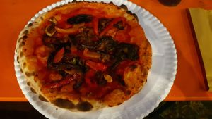 Pizza con verdure senza mozzarella at Spazio Giovani Edoné in Bergamo