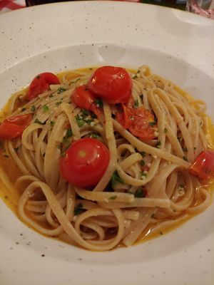 Spaghetti alio olio with spelt pasta instead of the fresh pasta (contains eggs) at Monte Baldo in Limone Sul Garda
