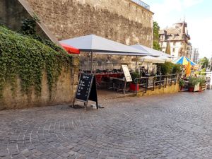 Outdoor seating at Pasta People in Geneva