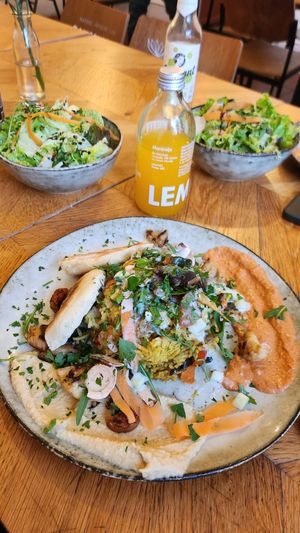 Syrischer Teller und Beilagensalat at Beb & Bene in Freiburg