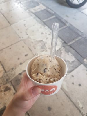 "Almond Stracciatella" at Cats & Monsters  in Athens