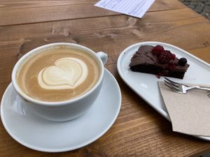 Veganer Schokokuchen at Das Kaff - Bagel Bar & Coffee Salon in Muelheim