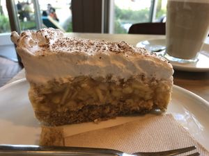 Schwedische Apfeltorte at Das Kaff - Bagel Bar & Coffee Salon in Muelheim