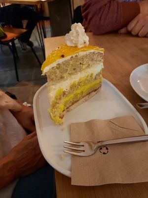 Cake at Das Kaff - Bagel Bar & Coffee Salon in Muelheim