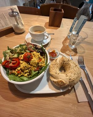 Scrumbled Tofu mit Bagel  at Das Kaff - Bagel Bar & Coffee Salon in Muelheim