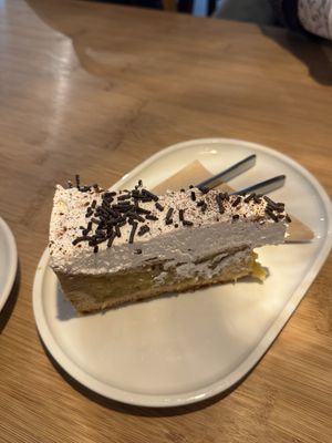 Just off Mülheim’s charming old town: a vegan café with cake that doesn’t shout “I’m vegan!” – but quietly wins you over anyway  at Das Kaff - Bagel Bar & Coffee Salon in Muelheim
