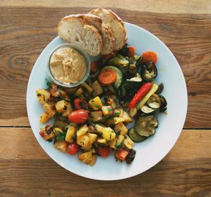 Mediterean Potatosalad, Hummus, Antipasti at lokal. in Buckow