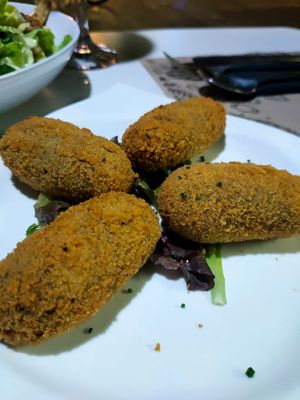 Croquetas with mushrooms at Tulsi in Barcelona