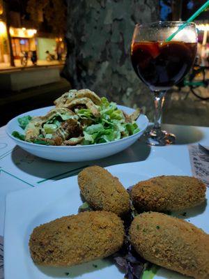 Croquetas and Caesar salad at Tulsi in Barcelona