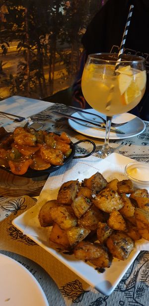 Tapas: Spicy Chicken & Patatoes with 5 herbs at Tulsi in Barcelona
