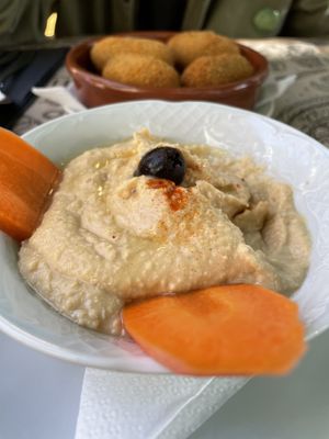 Hummus at Tulsi in Barcelona