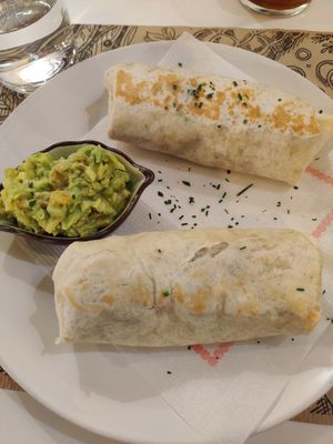 Wrap de verduras y salchicha vegana at Tulsi in Barcelona