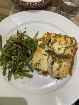 Lasagna vegetale con verdure e insalatina di fagiolini a parte.   at Tulsi in Barcelona