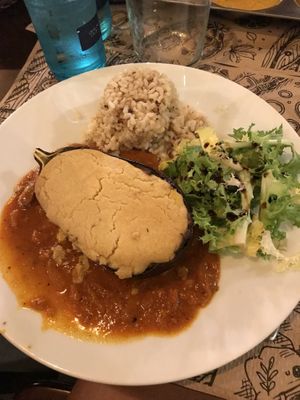 Berenjena rellena gratinada con arroz integral  at Tulsi in Barcelona