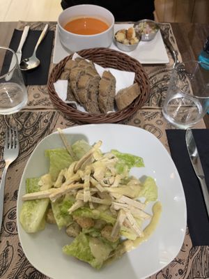 Ceasar‘s salad, bread a nd a caspaccio  at Tulsi in Barcelona