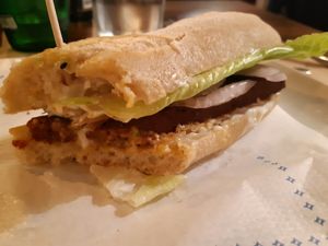 Close up if the seitan sandwich at Tulsi in Barcelona
