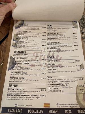 Ensaladas, bocadillos, bowls y woks  at Tulsi in Barcelona