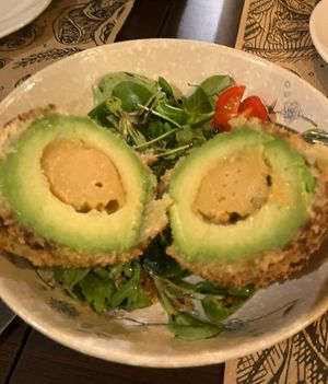 Aguacate rebozado y relleno  at Tulsi in Barcelona