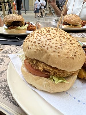 Crunchy pollo y de quinoa y espinaca   at Tulsi in Barcelona