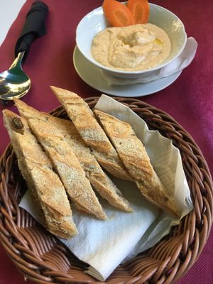 Pan de oliva com hummus  at Tulsi in Barcelona