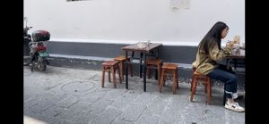 Seats outside  at Běn SùShí Tang  本素拾堂 in Dali
