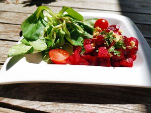 Rote Beete Apfel Walnuss Salat at Glacehaus in Bad Oldesloe