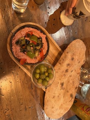 Beetroot Hummus Plate w Pittas!🥙   at Black Pide in Paris