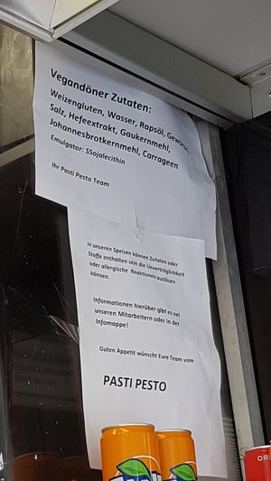 Ingredient list of vegan seitan döner meat says: gluten, water, canola oil, spices, salt, yeast, guar gum, carob flour, carrageen at Pastipesto Döner Kebap in Munich