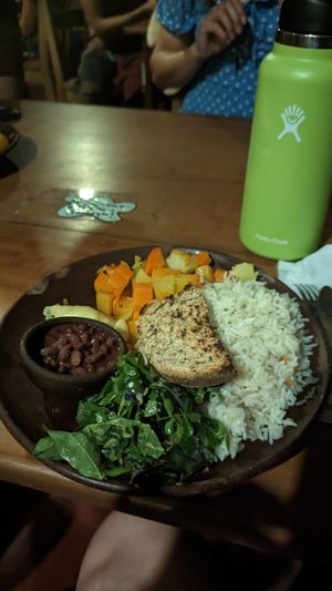 Cheap and healthy plate at Pizzeria El Zopilote in Ometepe