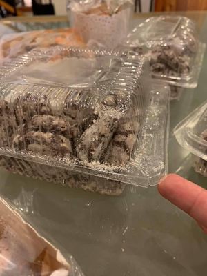 All the containers were cracked and just sprinkled sugar all over my place no matter how careful I was at Berde Eats in Laguna