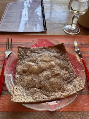 Gallette blè Noir mit Banane, Mandeln und Zucker  at Le Talisman in Pont-aven
