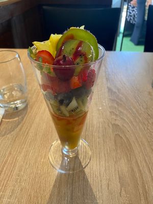 Dessert :
Fruit salad at L'Esquisse in Douarnenez