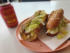 Vegan crispy curry sandwich at NOON in Ghent
