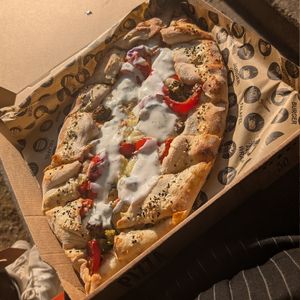 Vegan pide with vegan garlic sauce at Amara in Freiburg